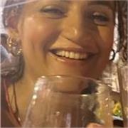 Sono giornalista e autrice italiana.Ho maturato 10 anni di esperienza nell’insegnamento dell’italiano per stranieri, parlo inglese